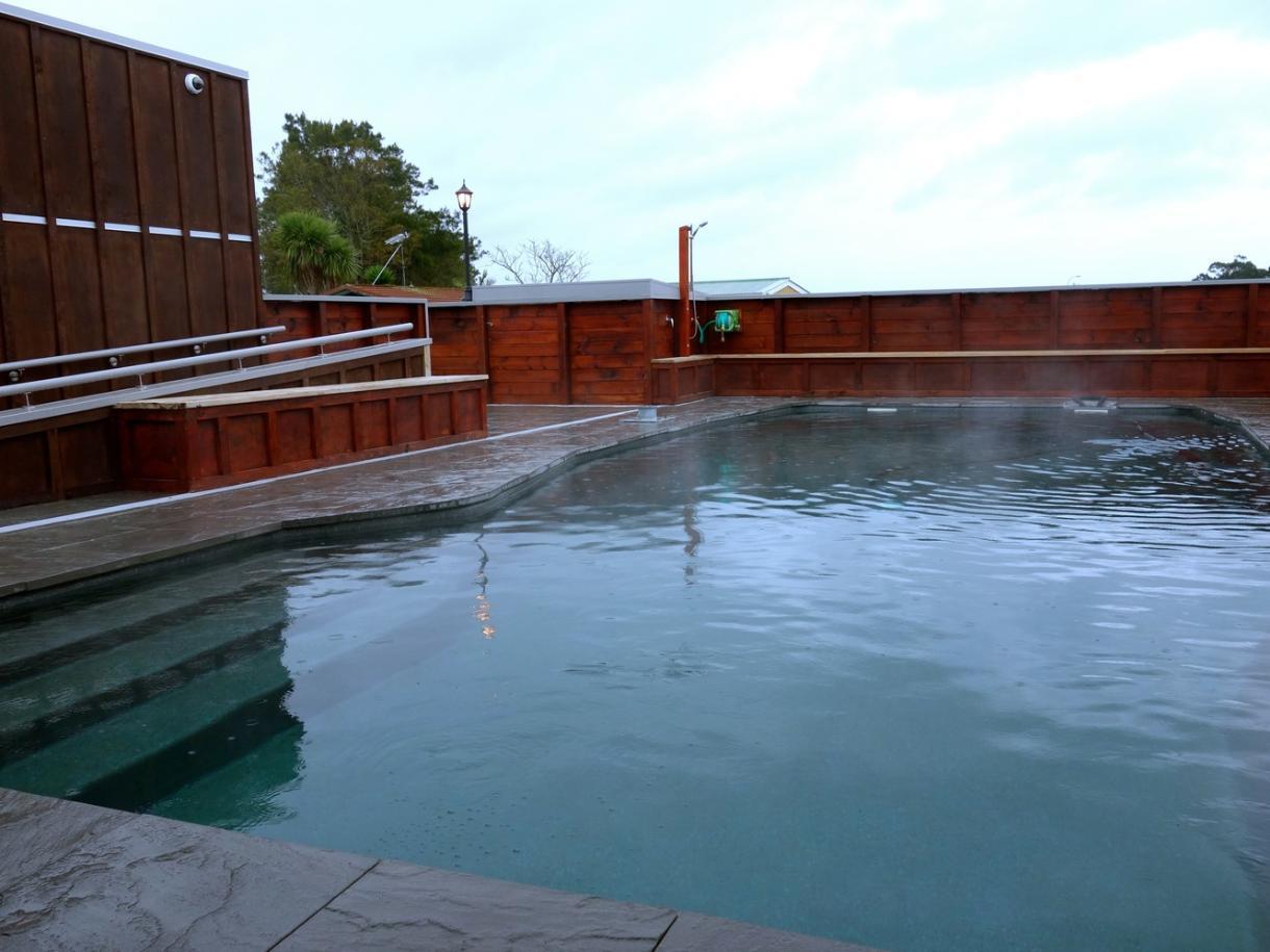 Parakai Springs Lodge Bagian luar foto