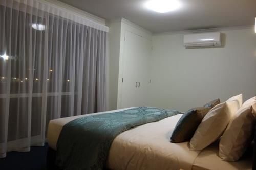 Parakai Springs Lodge Bagian luar foto